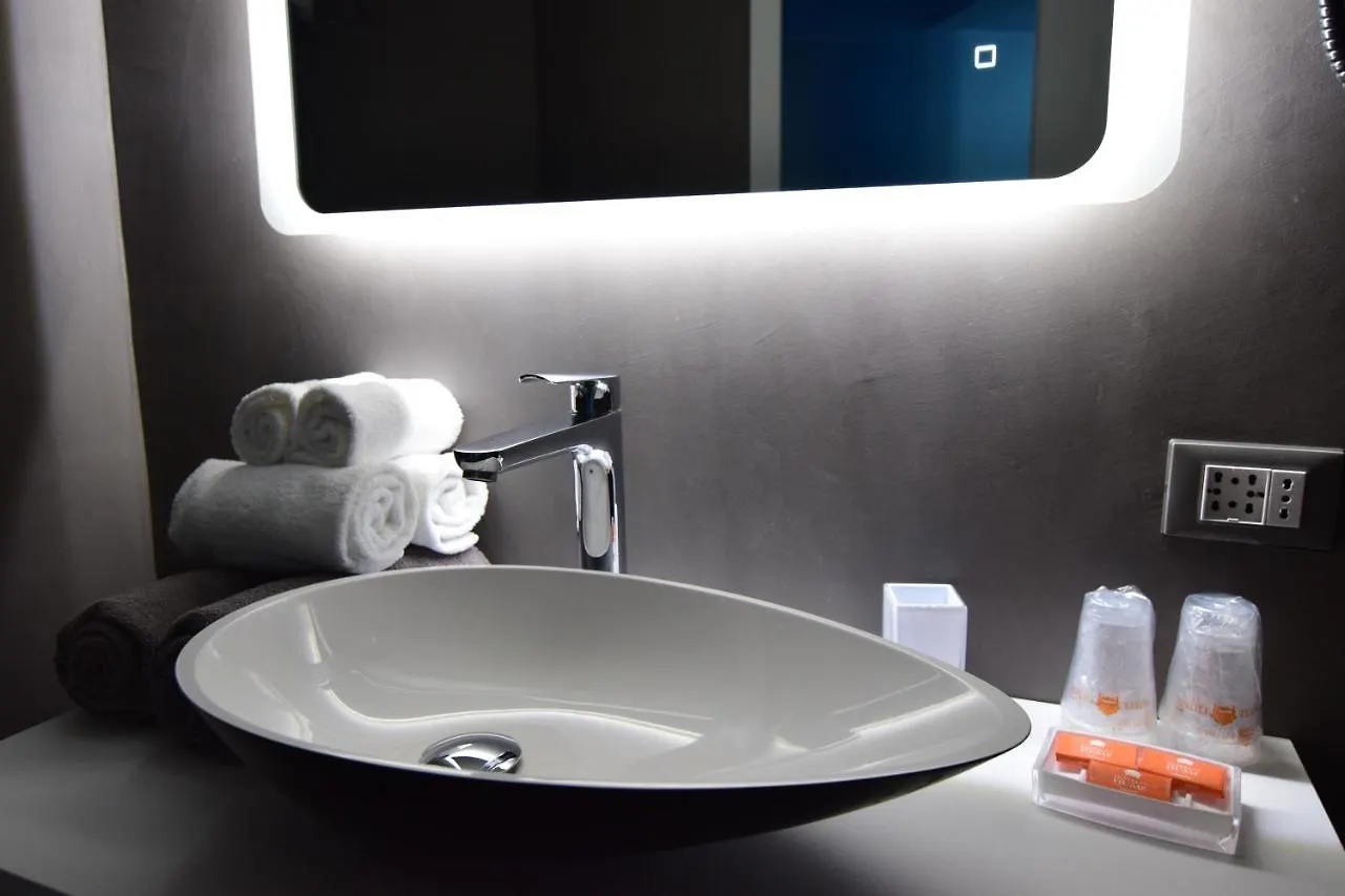 Hotel Fiume Genua 2*,